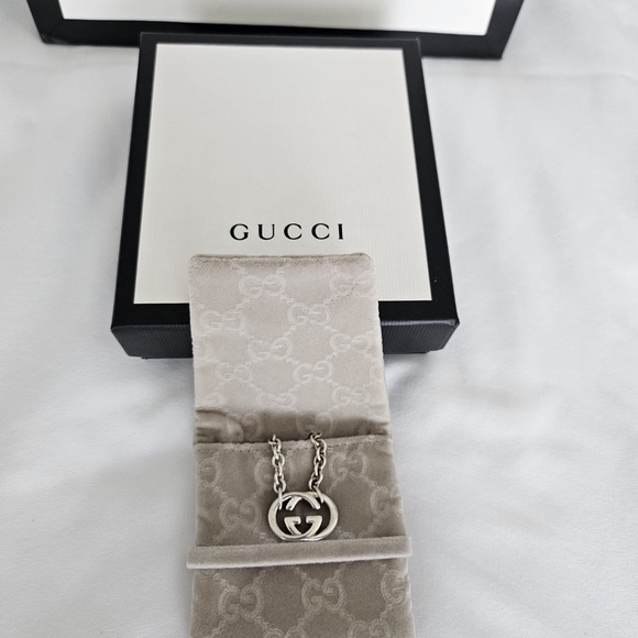 GUCCI interlocking G necklace w/pouch, etc - Picture 1 of 4